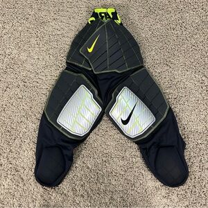 Nike Mens Medium Black Pro Combat Padded Football Compression Shorts